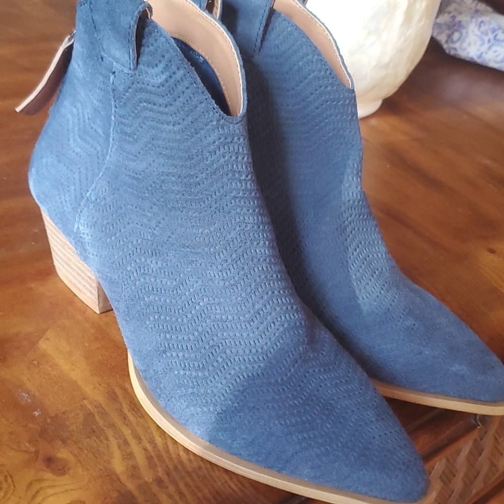 Boots - Picture 2 of 2